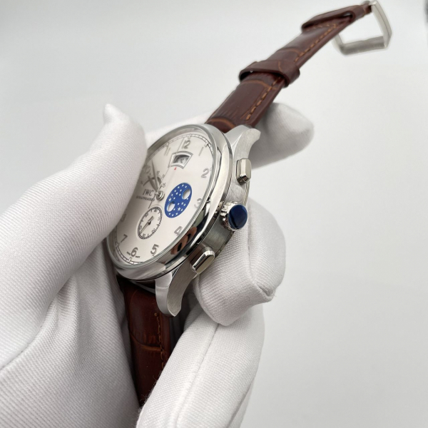 IWC Schaffhausen (код 138)