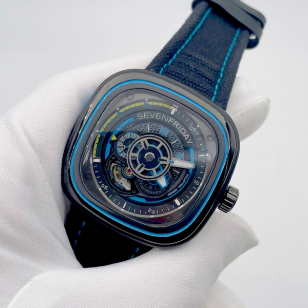 SEVENFRIDAY (код 052)