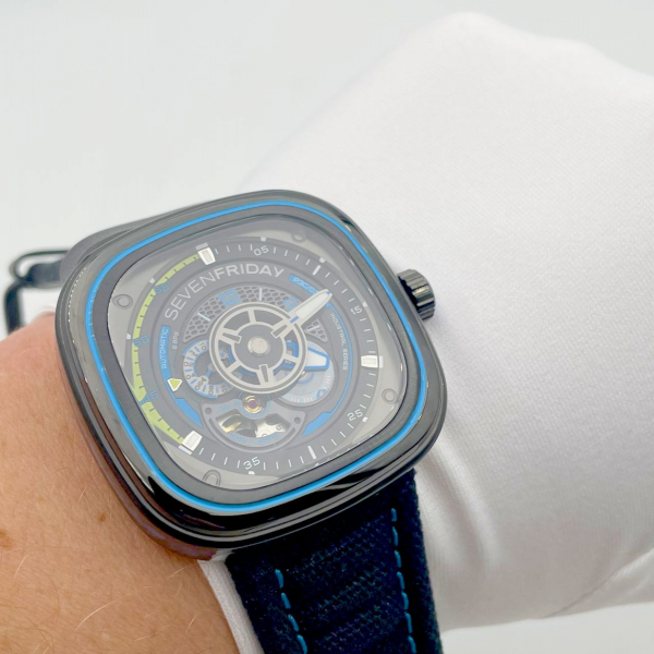 SEVENFRIDAY (код 052)