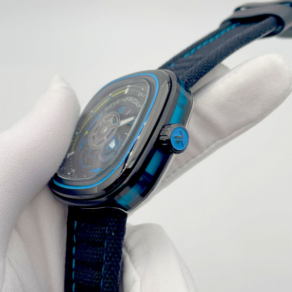 SEVENFRIDAY (код 052)