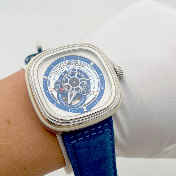 SEVENFRIDAY (код 054)