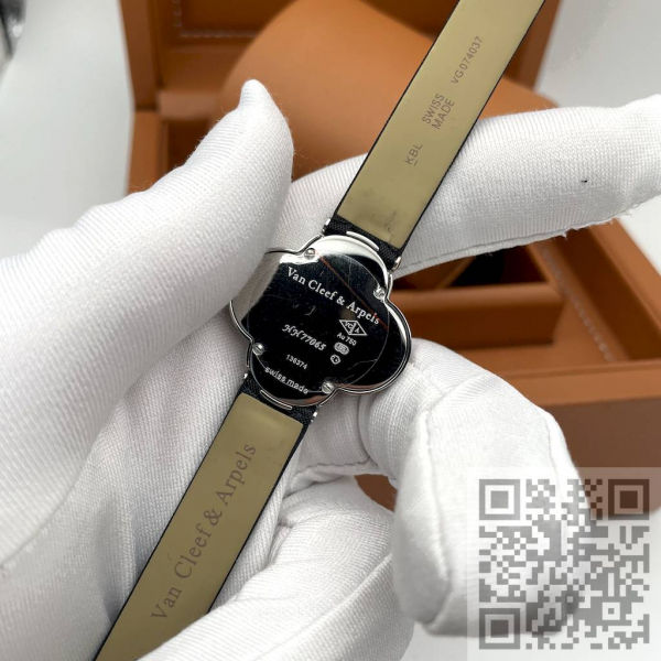 Van Cleef & Arpels (код 944)