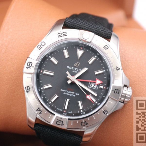Breitling Avenger Automatic GMT 44 (код 1404)