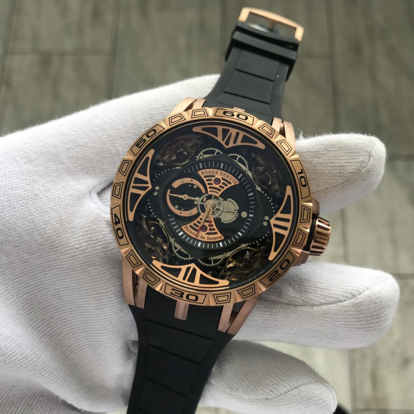 Roger Dubuis (код 056)