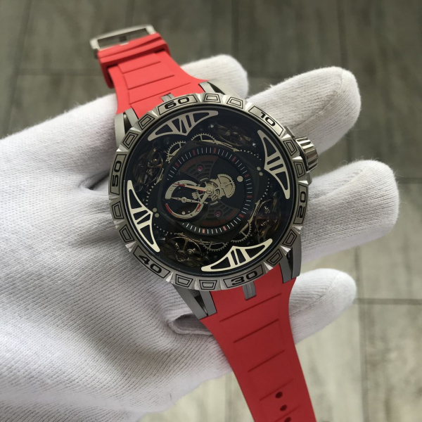 Roger Dubuis (код 061)