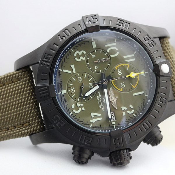 BREITLING Chronometer Avenger (код 395)