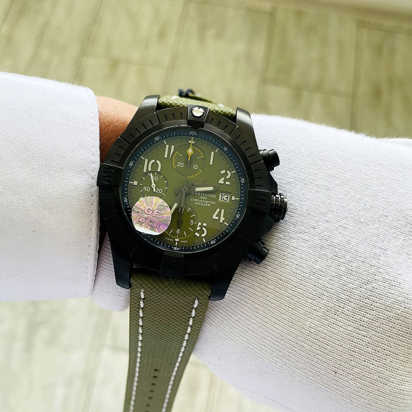 BREITLING Chronometre Avenger (код 443)