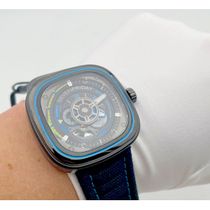 SEVENFRIDAY (код 052)