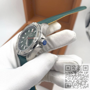Breitling Avenger Automatic GMT 44 (код 1401) Breitling Avenger Automatic GMT 44 (код 1401)
