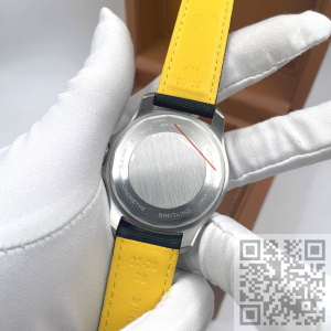 Breitling Avenger Automatic GMT 44 (код 1404) Breitling Avenger Automatic GMT 44 (код 1404)
