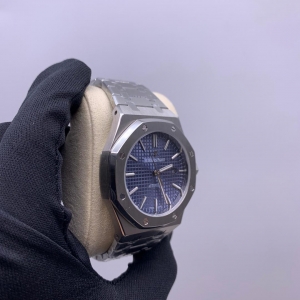 Audemars Piguet ROYAL OAK (код 024-01) Audemars Piguet ROYAL OAK (код 024-01)